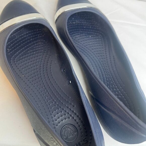CROCS Navy Blue Silver Mirror Cap Toe Slip On Ballet Flat Size W8 - Picture 9 of 11